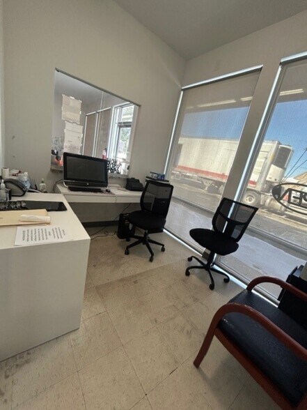More Photos Of 801-809 W Central Ave, Carlisle Storefront For Lease