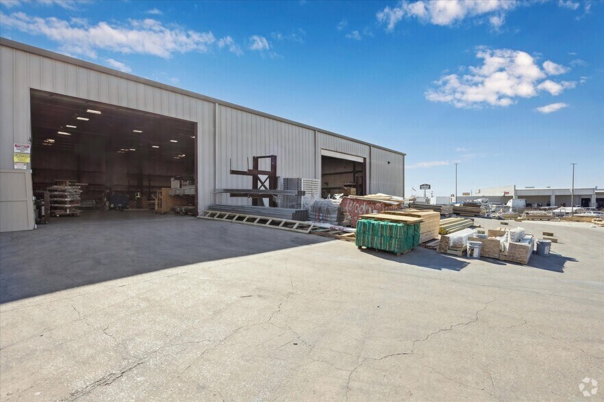 More Photos Of 16806 I-35 S, Buda Showroom For Lease