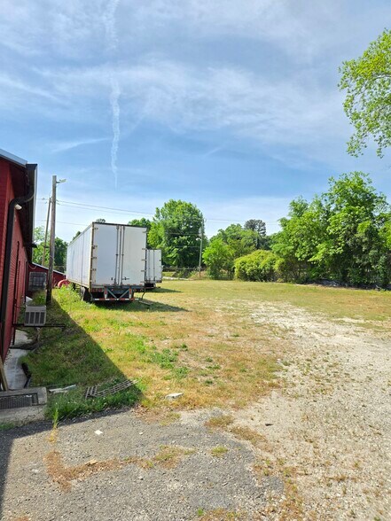 More Photos Of 121 Brooklyn Ave, Anderson Warehouse For Sale