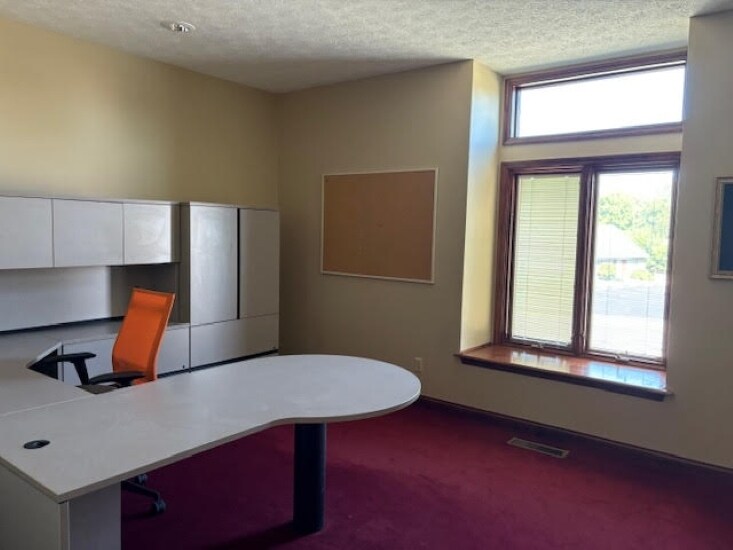 More Photos Of 1081 N University Blvd, Middletown Office For Lease