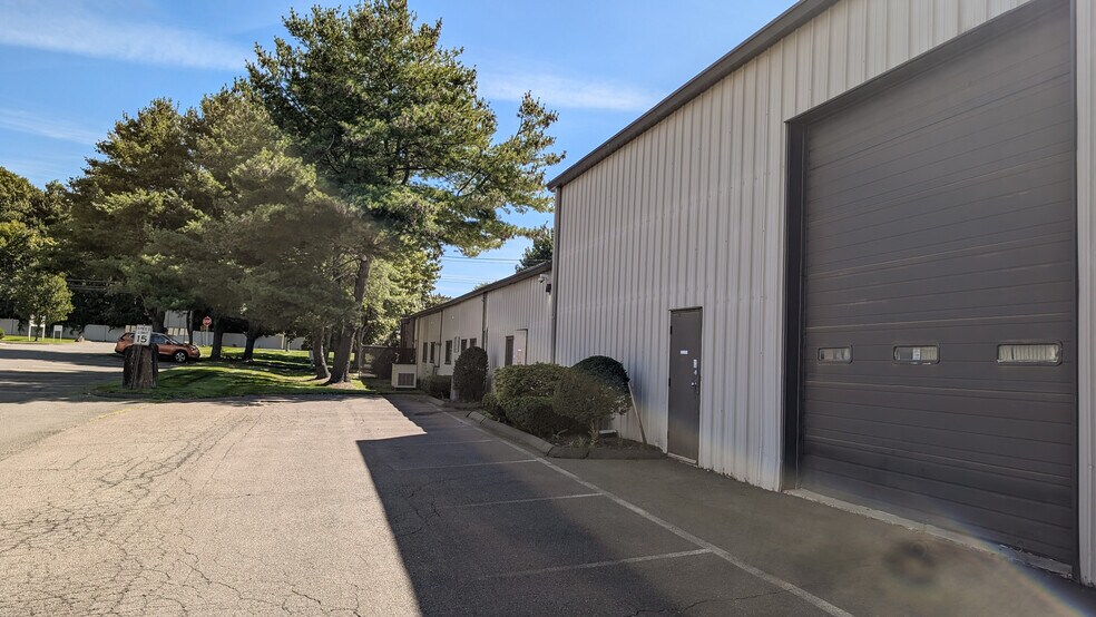 More Photos Of 242 Branford Rd, North Branford Light Manufacturing For Lease