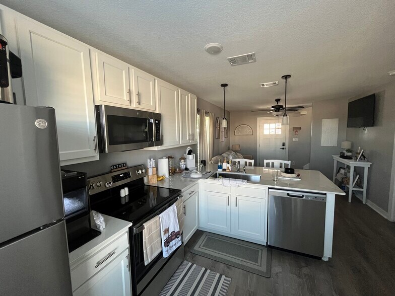 More Photos Of 20 Tate Ln, Round Rock Apartments For Sale