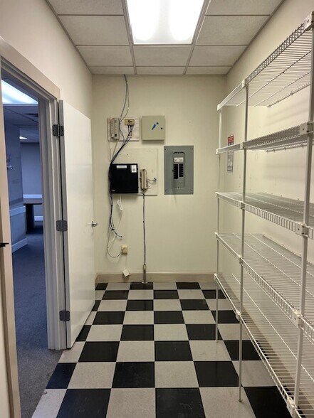 More Photos Of 1882 Porter Lake Dr, Sarasota Light Manufacturing For Lease