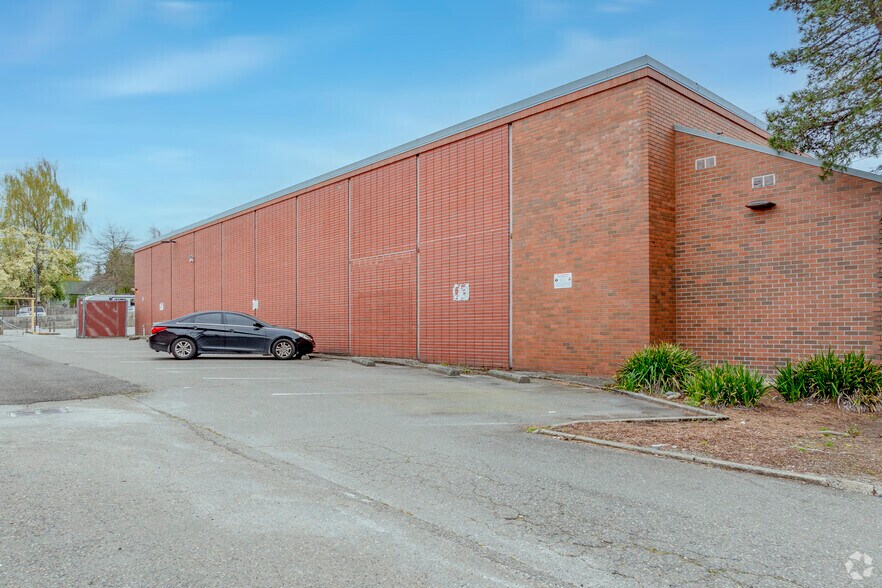 More Photos Of 2602 6th St, Bremerton Storefront Retail Office For Sale