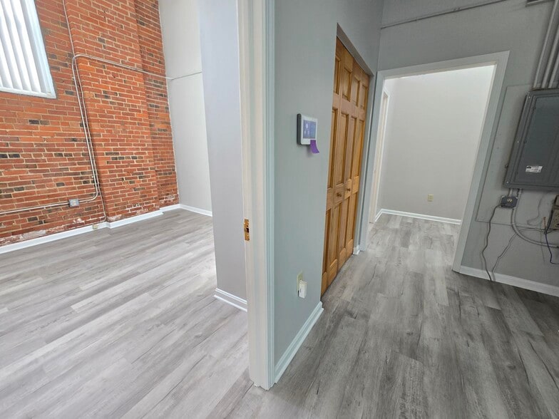 More Photos Of 1667 E 40th St, Cleveland Loft Creative Space For Sale