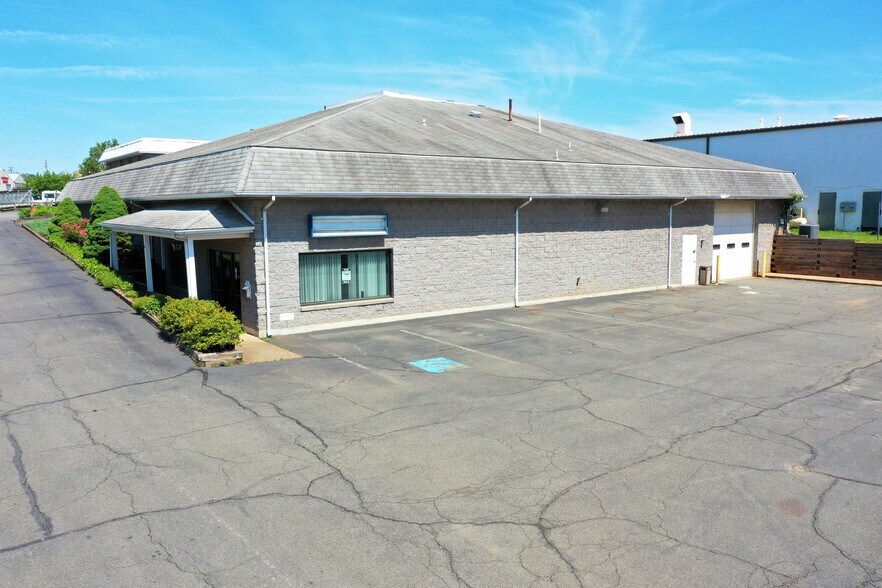 More Photos Of 9208 Venture Ct, Manassas Park Warehouse For Lease