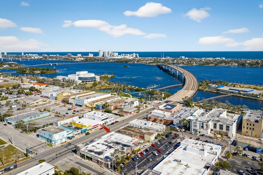 More Photos Of 141 W International Speedway Blvd, Daytona Beach Storefront For Sale