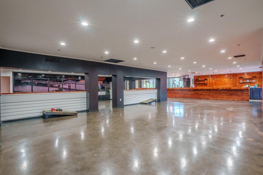 More Photos Of 4840 Hatch Blvd, Muscle Shoals Restaurant For Sale