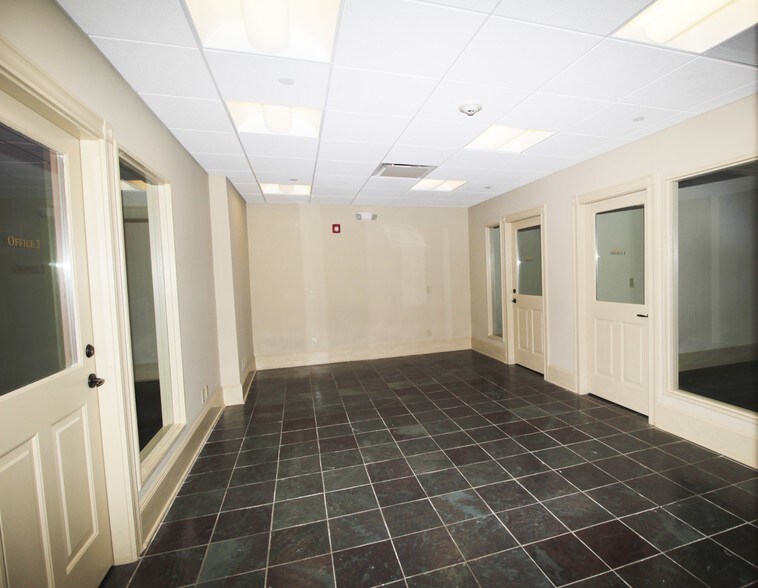 More Photos Of 2101 Mechanic St, Galveston Office For Sale