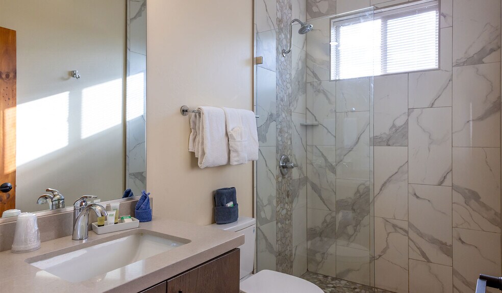 More Photos Of 105 Bell Rock Plz, Sedona Hotel For Sale