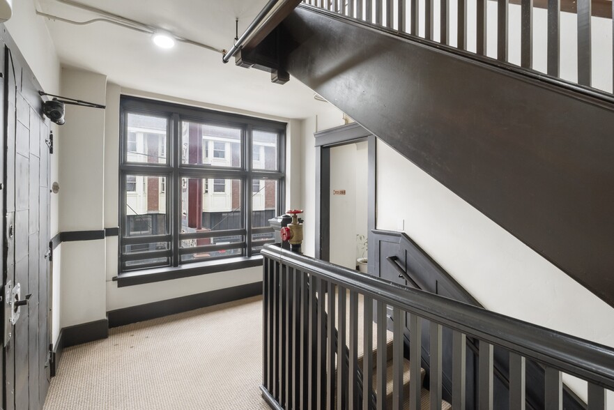 More Photos Of 668 S King St, Seattle Apartments For Lease