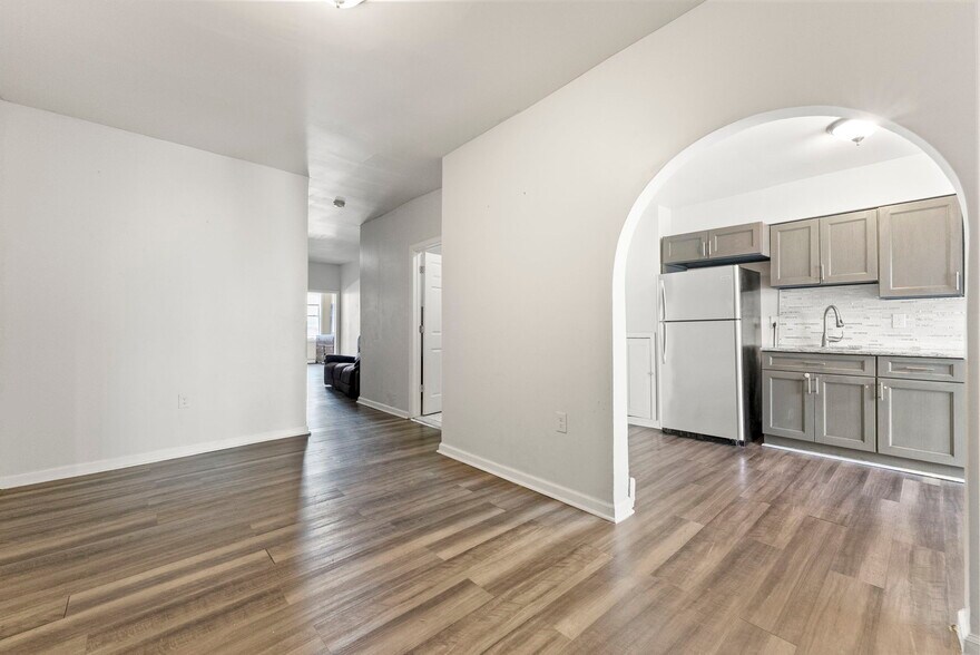 More Photos Of 204 Parkhurst St, Newark Apartments For Sale