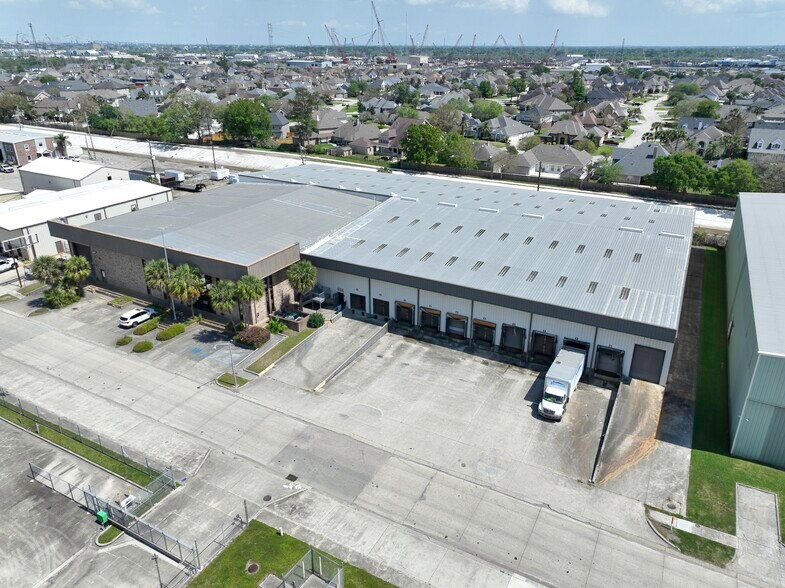 More Photos Of 1925 Industrial Blvd, Harvey Warehouse For Sale