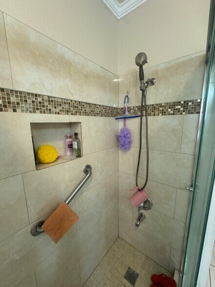 More Photos Of 410 Fischer St, Glendale Apartments For Sale