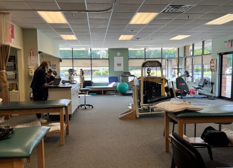 More Photos Of 464 Boston Post Rd, Orange Storefront Retail Office For Lease