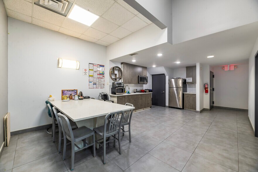 More Photos Of 12419 Metropolitan Ave, Kew Gardens General Retail For Lease