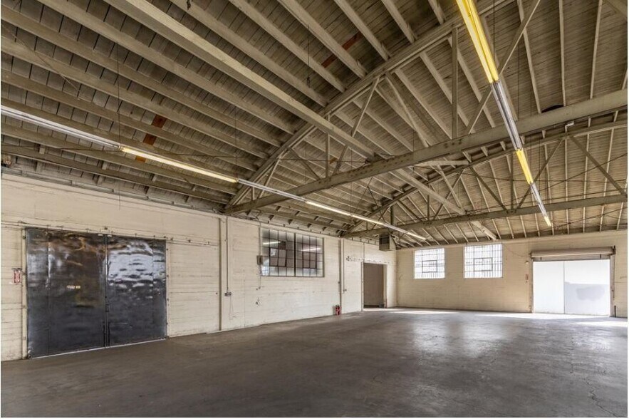 More Photos Of 3310 Leonis Blvd, Los Angeles Warehouse For Lease
