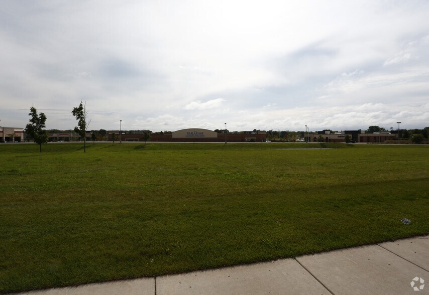 More Photos Of 421-449 Commerce Dr, Woodbury Freestanding For Lease