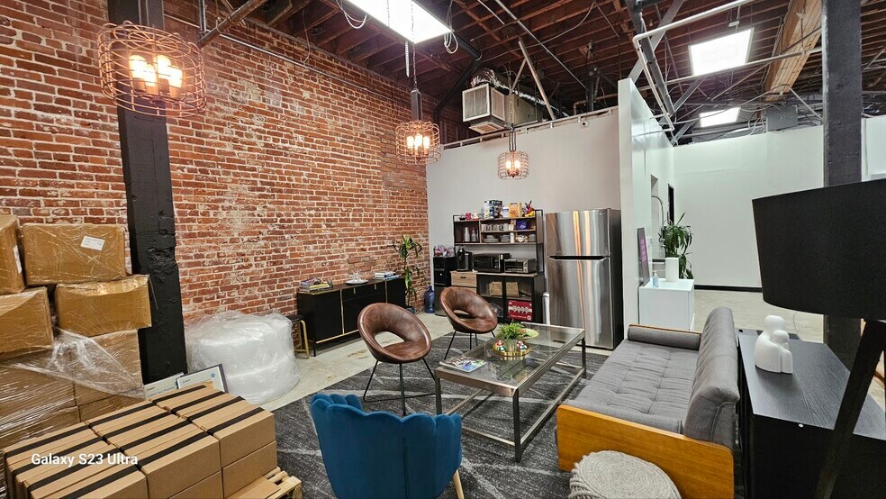 More Photos Of 2614 Crenshaw Blvd, Los Angeles Loft Creative Space For Lease