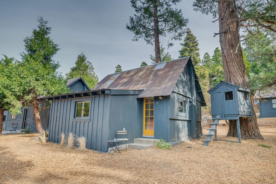 More Photos Of 25807 State Highway 189, Twin Peaks Hotel For Sale