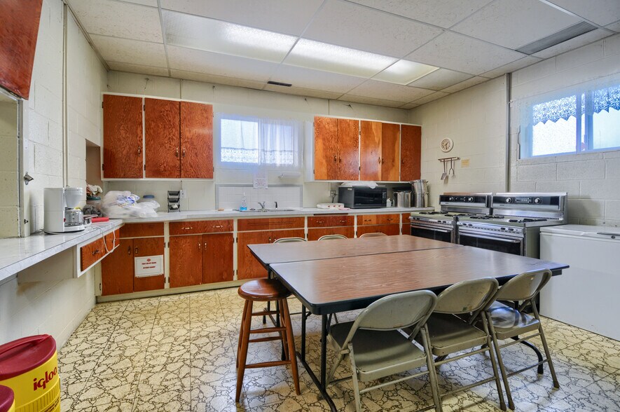 More Photos Of 3306 Lippincott Blvd, Burton Specialty For Sale