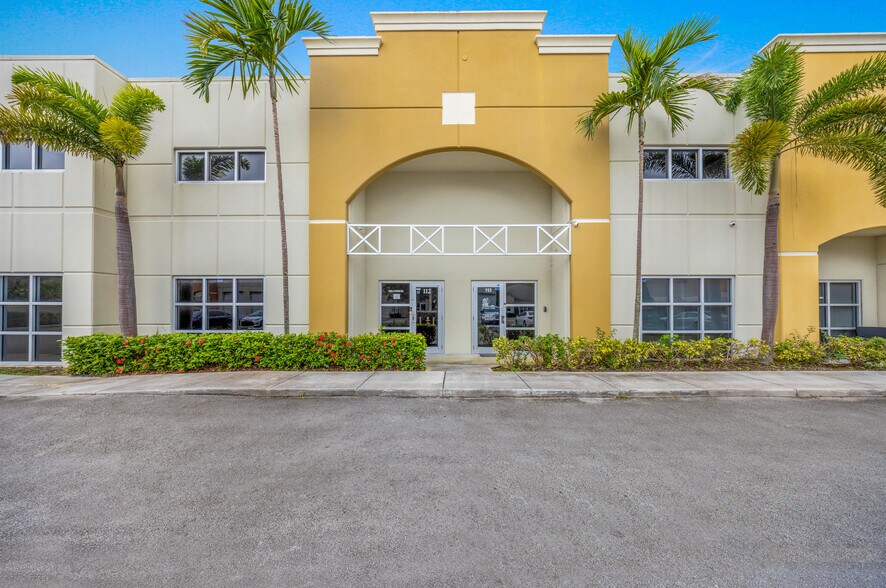 More Photos Of 2051 NW 112th Ave, Doral Showroom For Sale