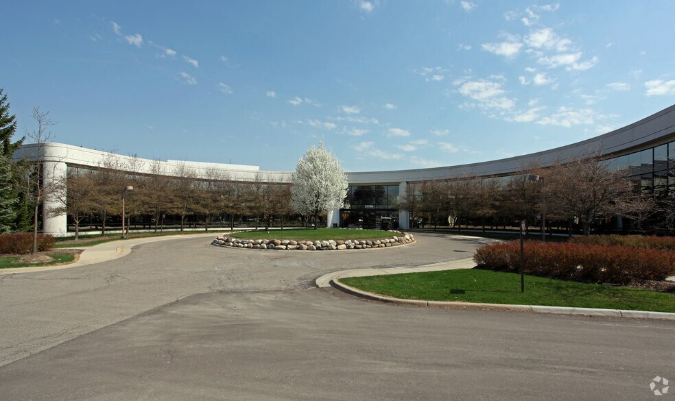 Primary Photo Of 31700 Middlebelt Rd, Farmington Hills Office For Lease