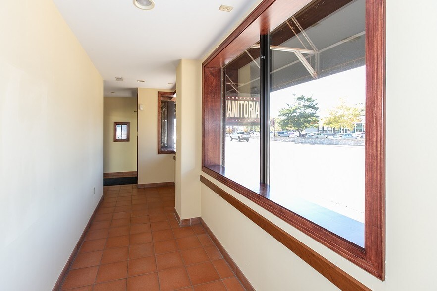 More Photos Of 2040 N Ferry St, Anoka Office For Sale