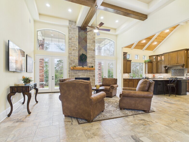 More Photos Of 16751 TX-75 Hwy, Willis Office For Sale