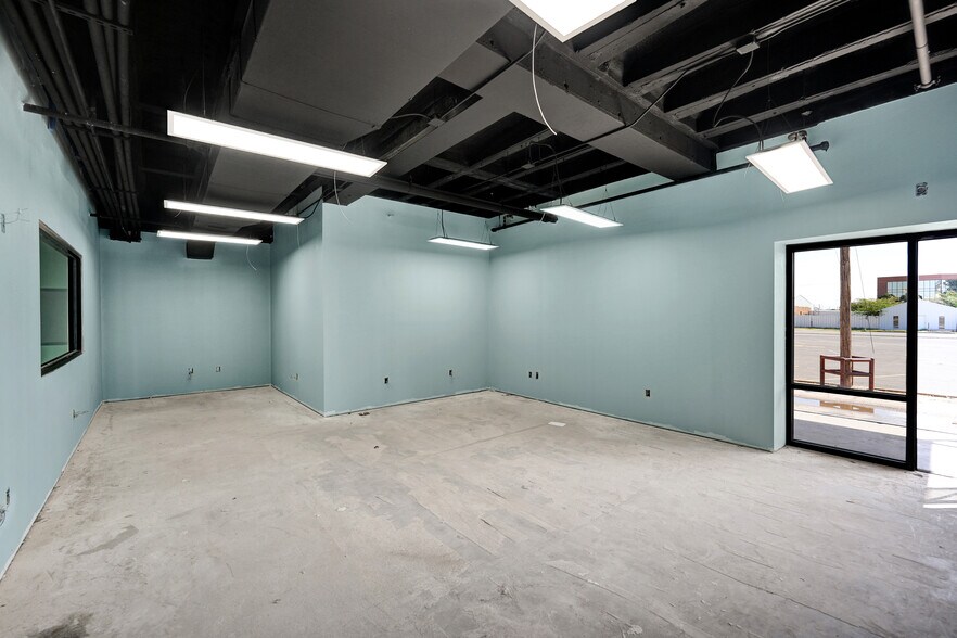 More Photos Of 201 E Illinois Ave, Midland Office For Sale