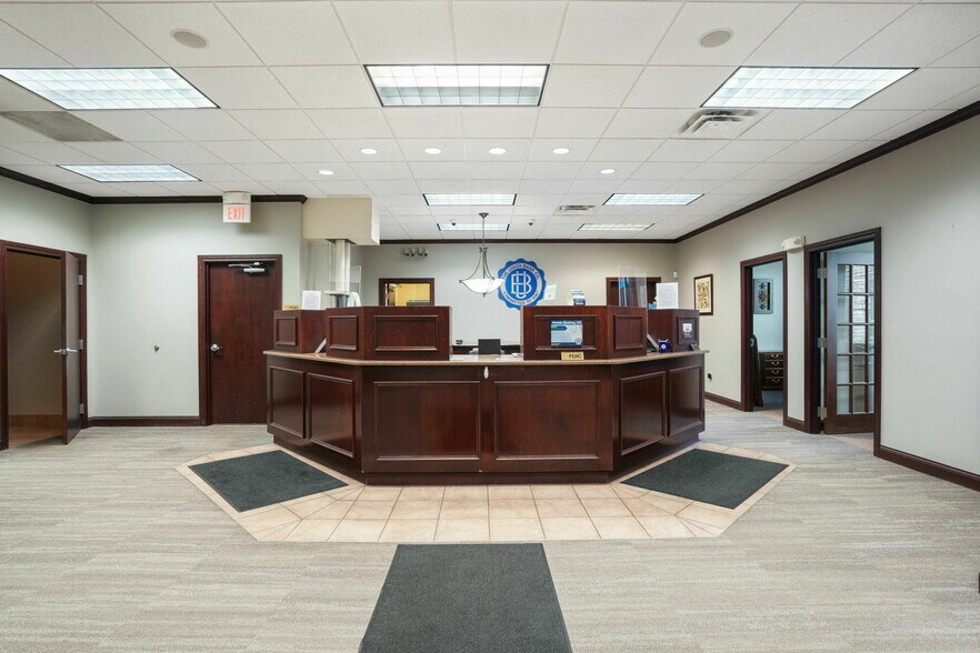 More Photos Of 461 Beecher Rd, Columbus Medical For Lease