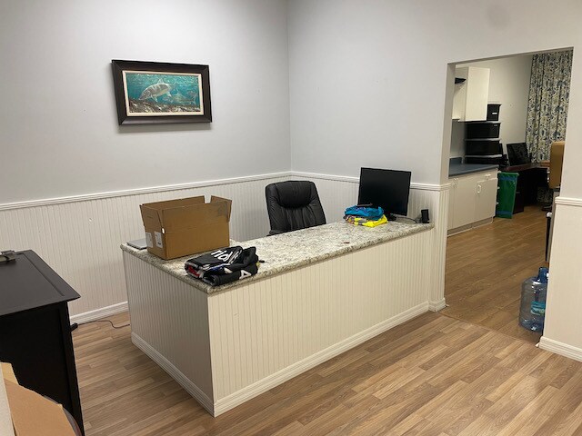 More Photos Of 2401-2431 Quantum Blvd, Boynton Beach Showroom For Sale