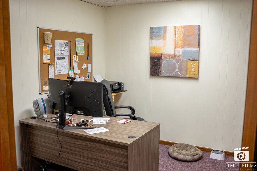 More Photos Of 707-709 N Palestine St, Athens Medical For Lease