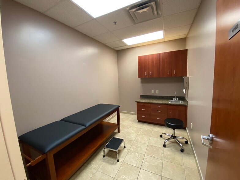 More Photos Of 1900 N Central Ave, Kissimmee Medical For Lease