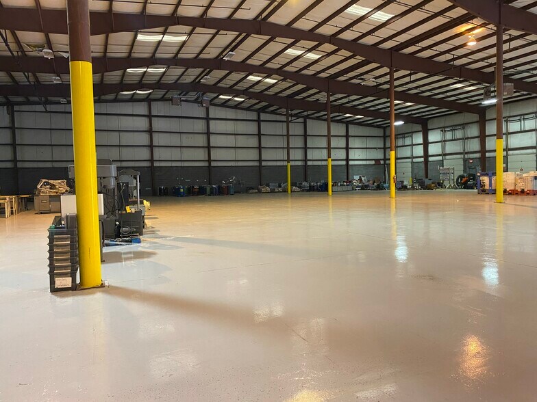 More Photos Of 923 N Lenola Rd, Moorestown Warehouse For Lease