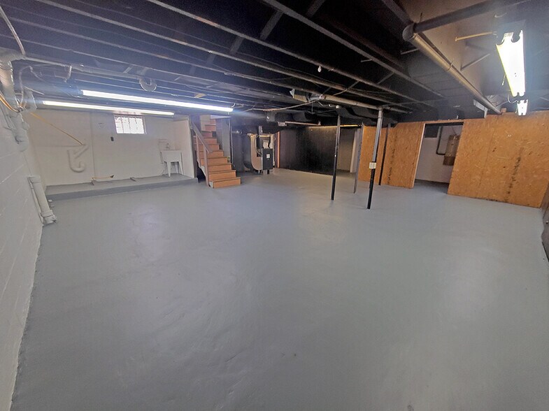 More Photos Of 8044 N Illinois St, Caseyville Office For Sale