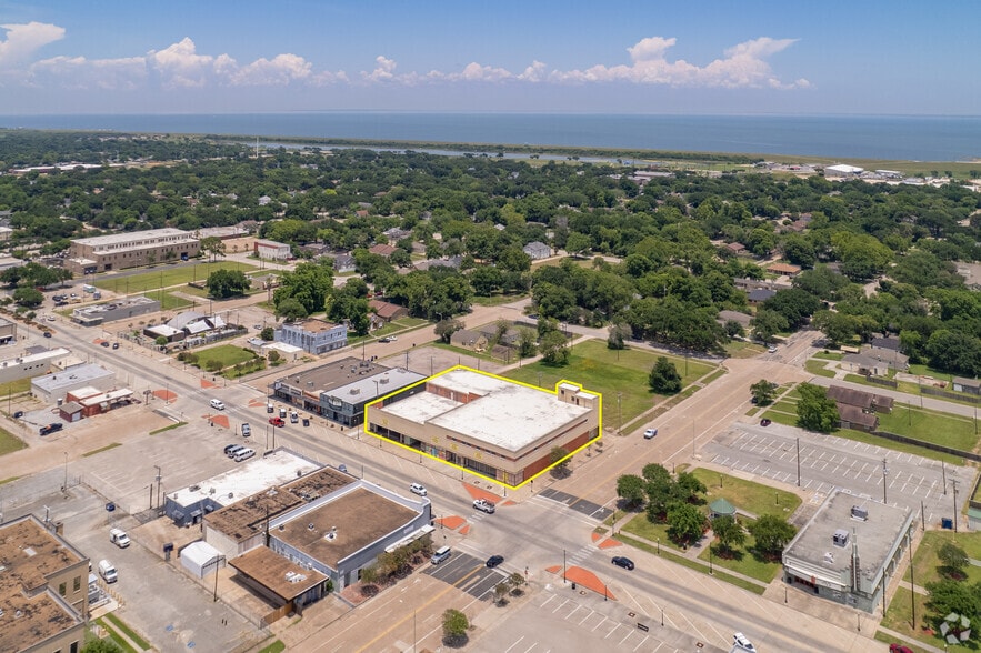 More Photos Of 502-514 6th St N, Texas City General Retail For Sale