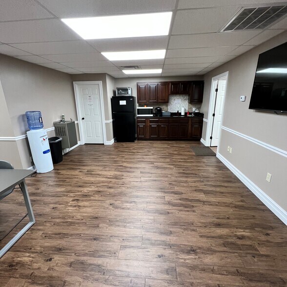 More Photos Of 6935 E 12th St, Tulsa Manufacturing For Lease