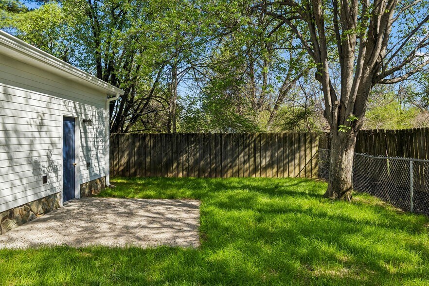 More Photos Of 1910 Redbud Ct, Franklin Multifamily For Sale