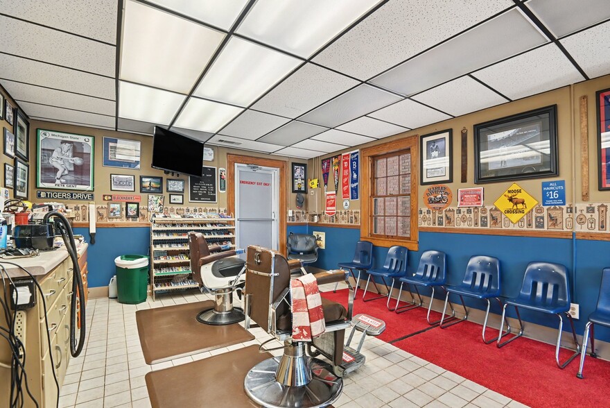 More Photos Of 253 W Monroe St, Bangor General Retail For Sale