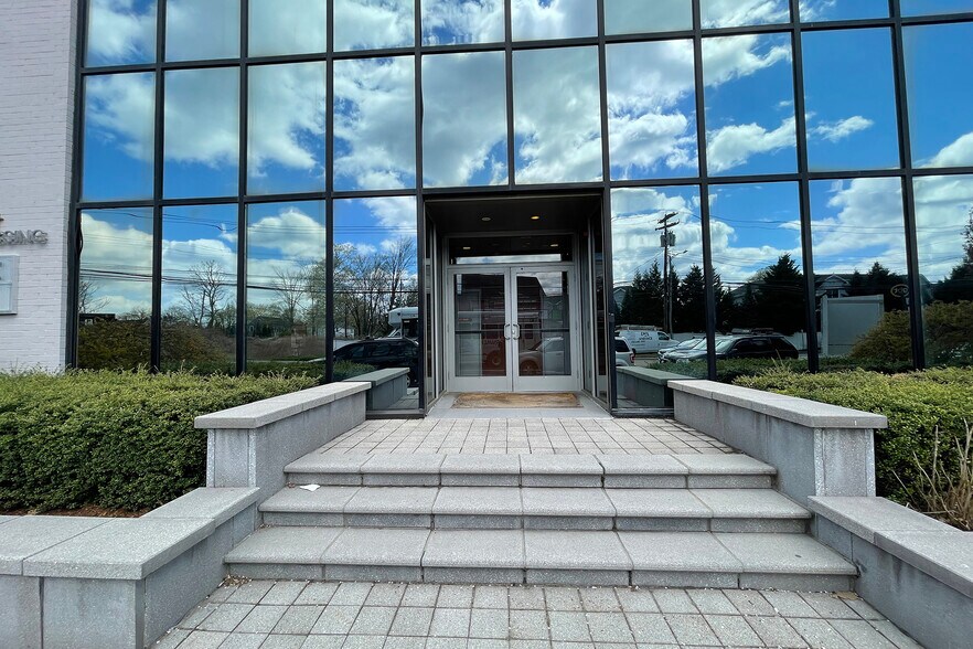 More Photos Of 3530 Post Rd, Southport Medical For Lease