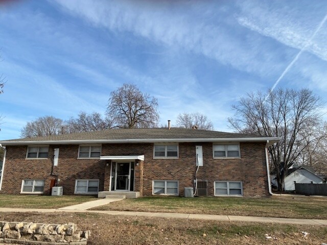 Primary Photo Of 506 N Linden St, Normal Apartments For Sale