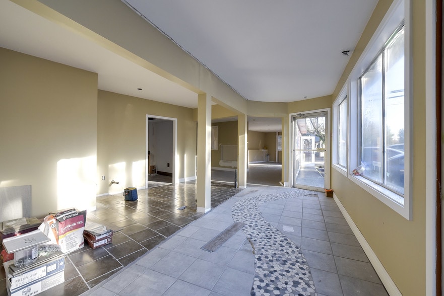 More Photos Of 9103 Glover Rd, Langley Storefront Retail Residential For Lease