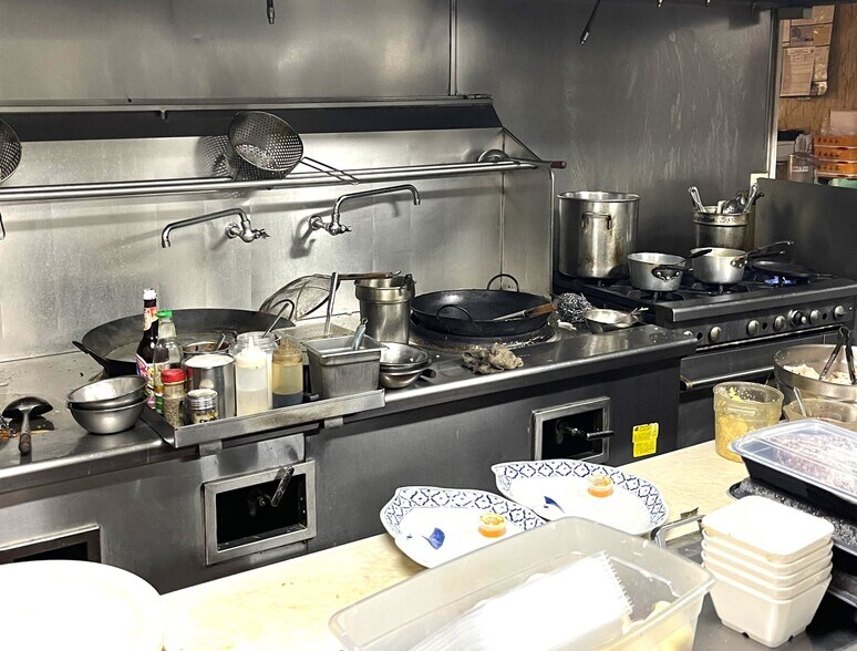 More Photos Of 7333 Reseda Blvd, Reseda Restaurant For Sale