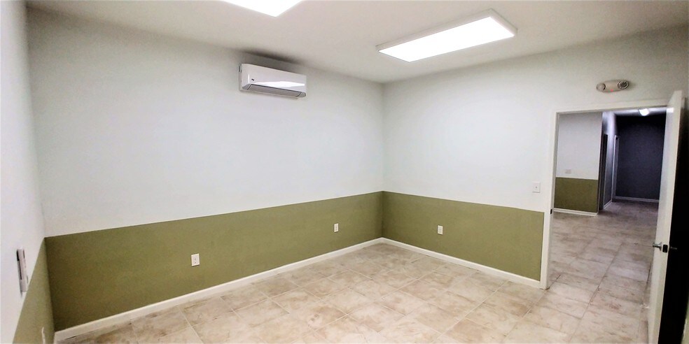 More Photos Of 614 Clear Creek Ave, League City Warehouse For Lease