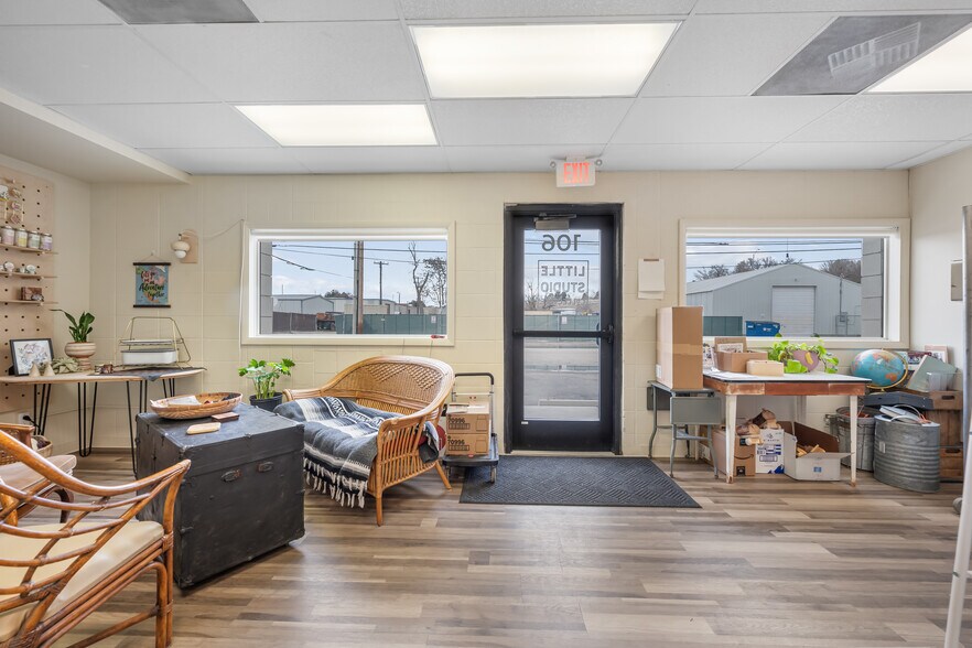 More Photos Of 104-108 W 31st St, Garden City Light Manufacturing For Sale