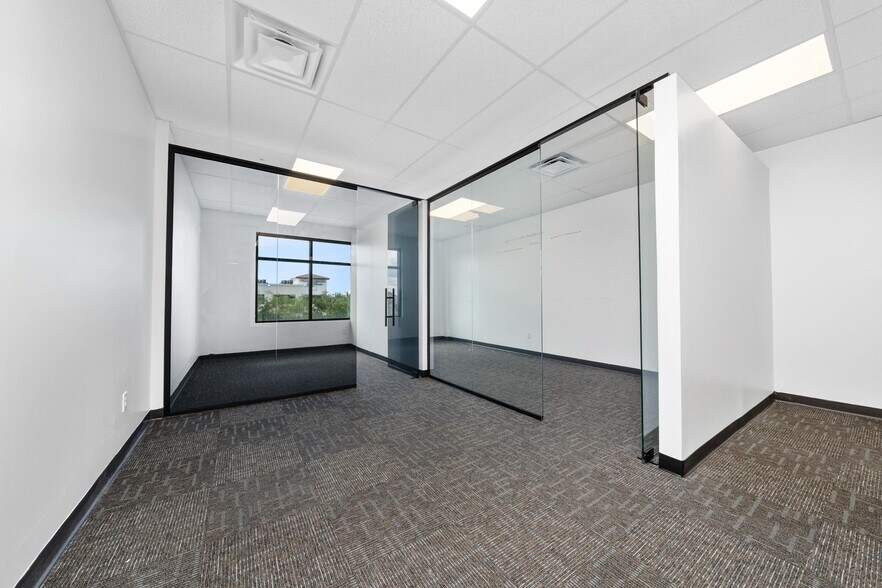 More Photos Of 13550 Village Park Dr, Orlando Office For Lease