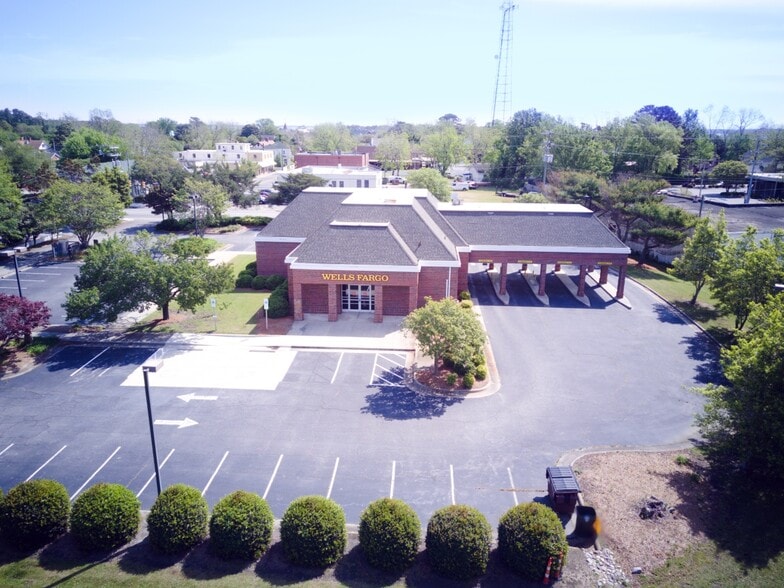 Primary Photo Of 318 Us Highway 64, Manteo Bank For Sale