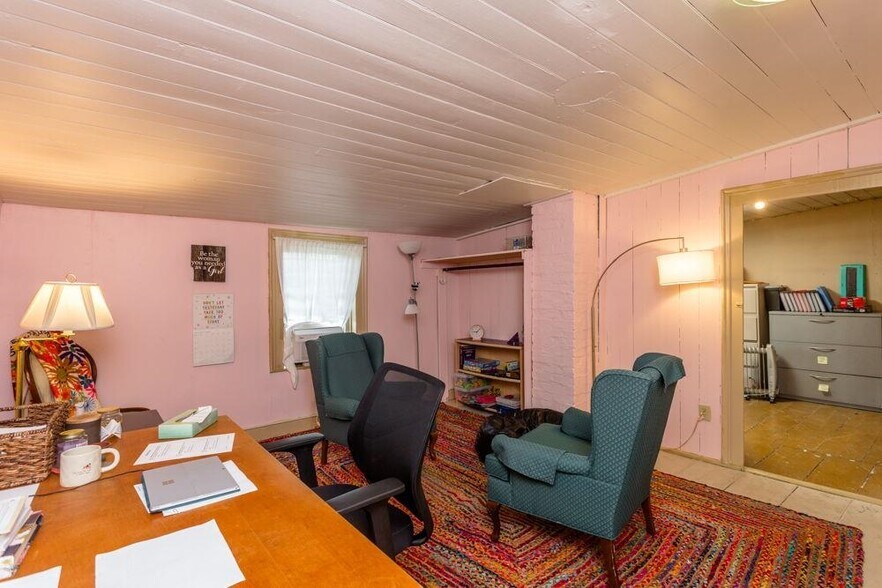 More Photos Of 133 W Springbrook Rd, Broadway Specialty For Sale