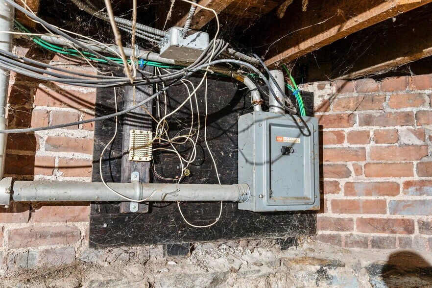 More Photos Of 746 Maple St, Bridgeport Apartments For Sale